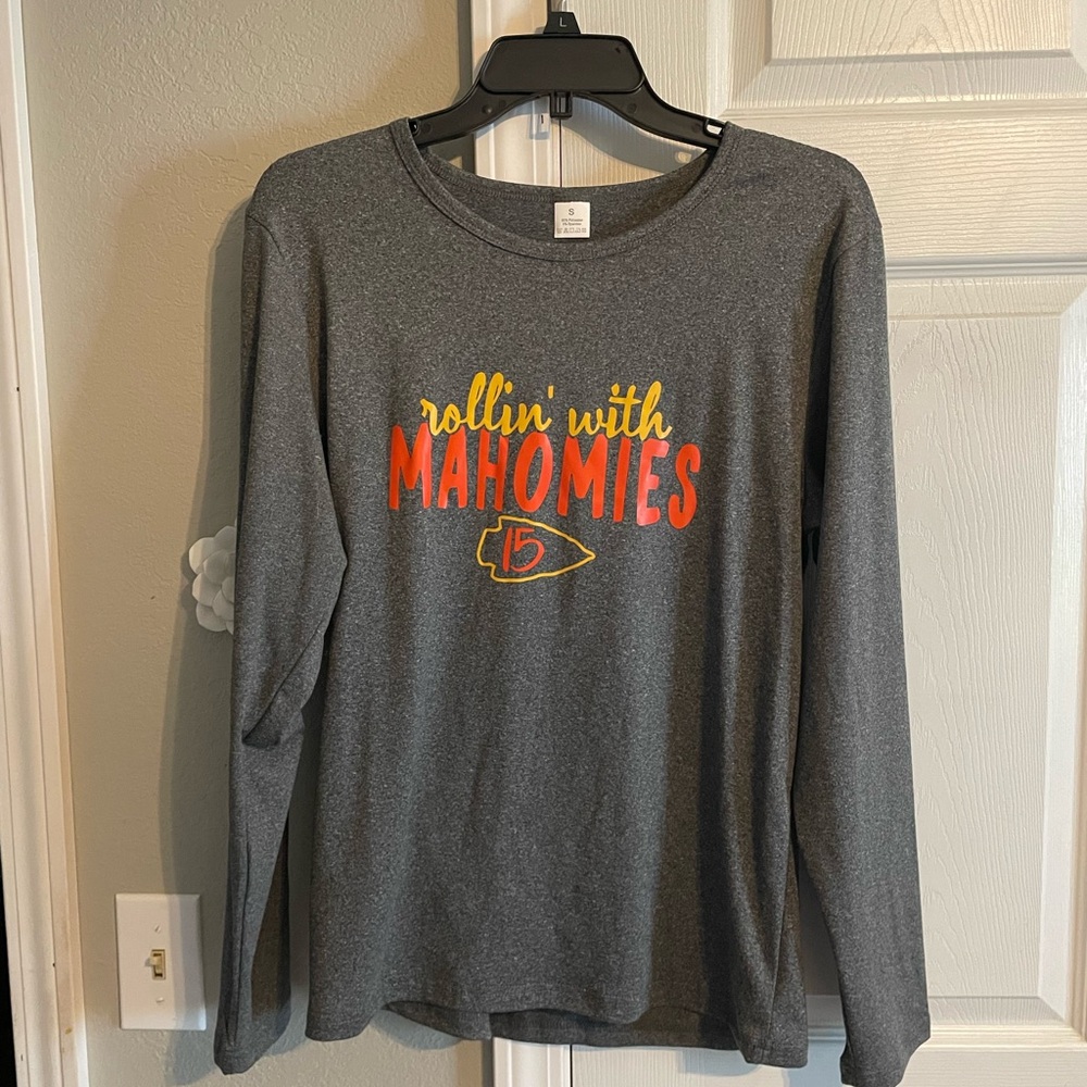 Gray Long Sleeve 'Rollin' with Mahomies' Shirt